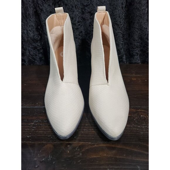 NEW Journee Collection Bellamy Beige Dress Booties/Sz. 11 - Picture 5 of 9